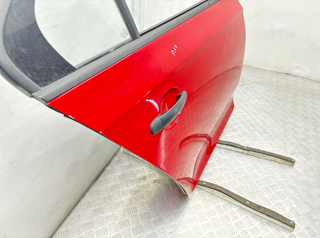 Дверь задняя правая бу для Skoda Rapid 1.6 TDi, 2014 г. Дверь задняя правая бу для Skoda Rapid 1.6 TDi, 2014 г.