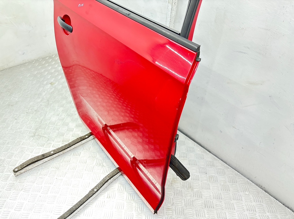 Дверь задняя правая бу для Skoda Rapid 1.6 TDi, 2014 г. Дверь задняя правая бу для Skoda Rapid 1.6 TDi, 2014 г.