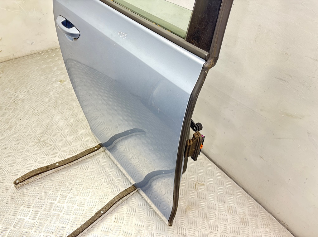 Дверь задняя правая бу для Volkswagen Golf 6 1.6 i, 2009 г. Дверь задняя правая бу для Volkswagen Golf 6 1.6 i, 2009 г.