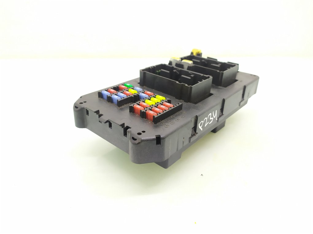 Блок предохранителей бу для Jeep Grand Cherokee WK 3.0 CRD, 2005 г. Блок предохранителей бу для Jeep Grand Cherokee WK 3.0 CRD, 2005 г.