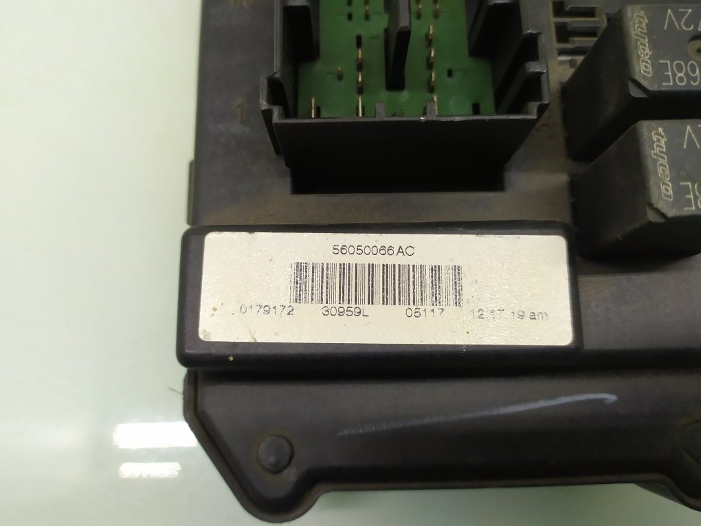 Блок предохранителей бу для Jeep Grand Cherokee WK 3.0 CRD, 2005 г. Блок предохранителей бу для Jeep Grand Cherokee WK 3.0 CRD, 2005 г.