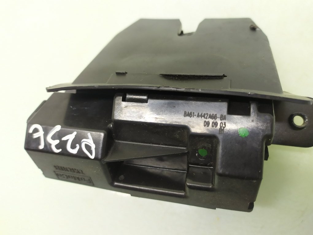 Замок багажника бу для Ford Fiesta 6 1.3 i, 2009 г. Замок багажника бу для Ford Fiesta 6 1.3 i, г.