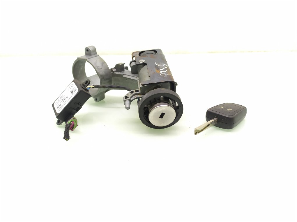 Замок зажигания бу для Opel Zafira C 2.0 CDTi, 2013 г. Замок зажигания бу для Opel Zafira C 2.0 CDTi, г.