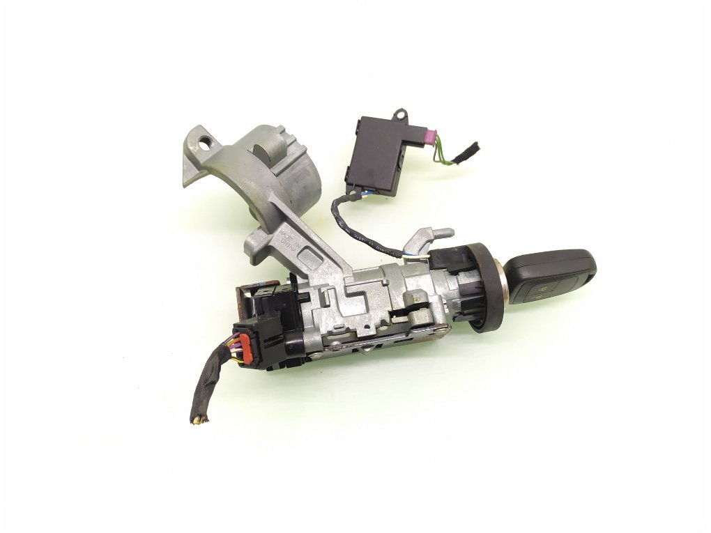 Замок зажигания бу для Opel Zafira C 2.0 CDTi, 2013 г. Замок зажигания бу для Opel Zafira C 2.0 CDTi, г.