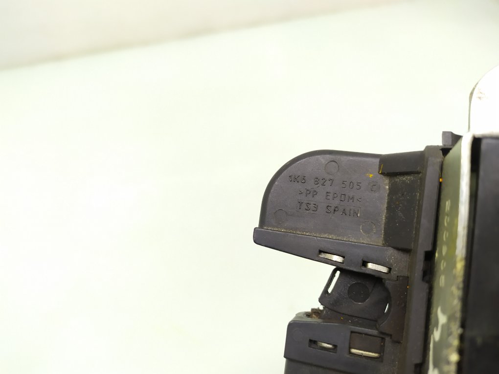 Замок багажника бу для Volkswagen Golf 5 1.4 i, 2006 г. Замок багажника бу для Volkswagen Golf 5 1.4 i, г.