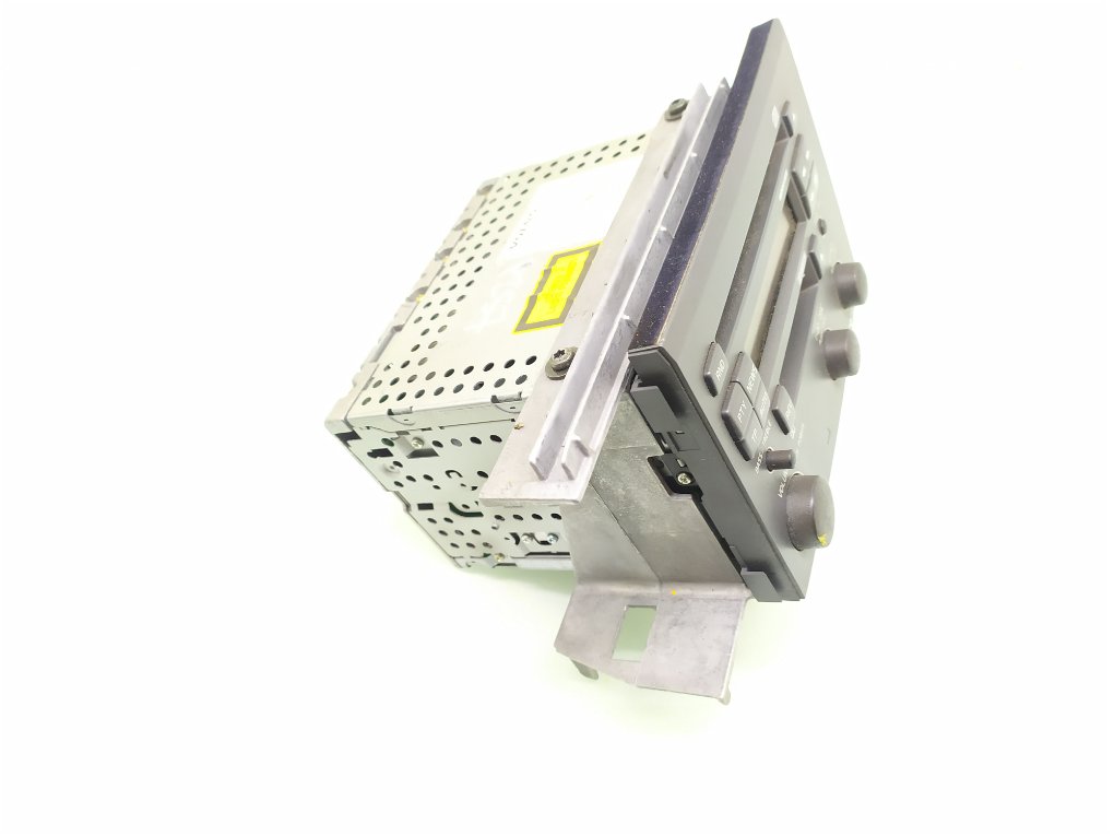 Магнитола бу для Volvo V70 2 2.4 i,  2000 г.