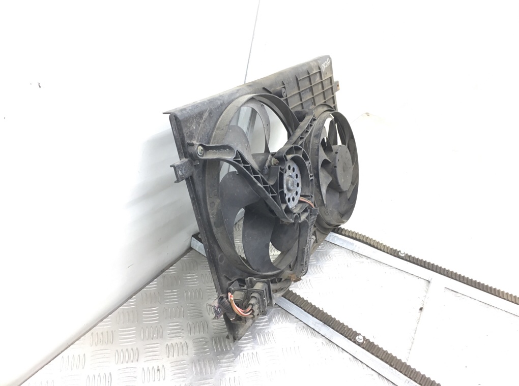 Вентилятор радиатора бу для Volkswagen Polo 4 1.2 i,  2003 г.