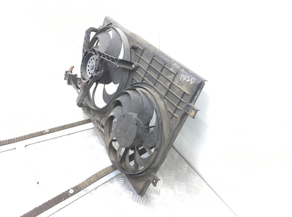 Вентилятор радиатора бу для Volkswagen Polo 4 1.2 i,  2003 г.