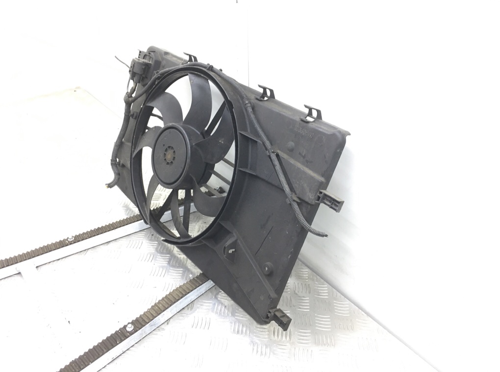 Вентилятор радиатора бу для Opel Astra J 1.7 CDTi, 2013 г. Вентилятор радиатора бу для Opel Astra J 1.7 CDTi, 2013 г.