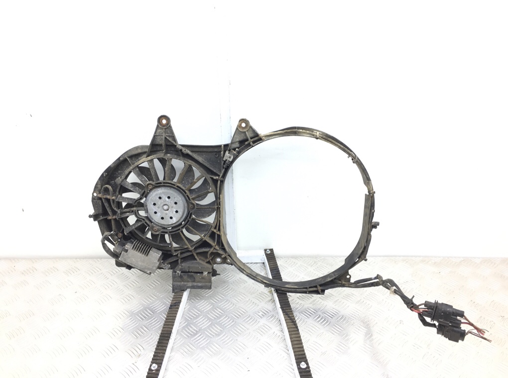 Вентилятор радиатора бу для Audi A4 B6 1.9 TDi, 2003 г. Вентилятор радиатора бу для Audi A4 B6 1.9 TDi, 2003 г.