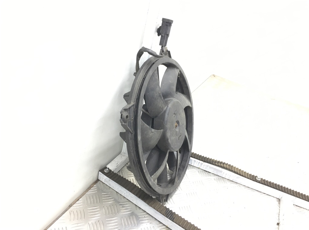 Вентилятор радиатора бу для Peugeot 308 T7 1.4 i,  2009 г.