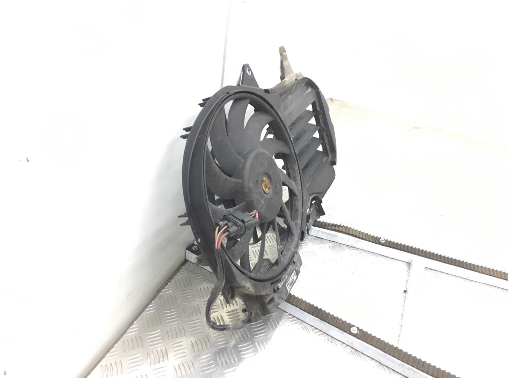 Вентилятор радиатора бу для Audi A4 B7 1.9 TDi, 2007 г. Вентилятор радиатора бу для Audi A4 B7 1.9 TDi, 2007 г.