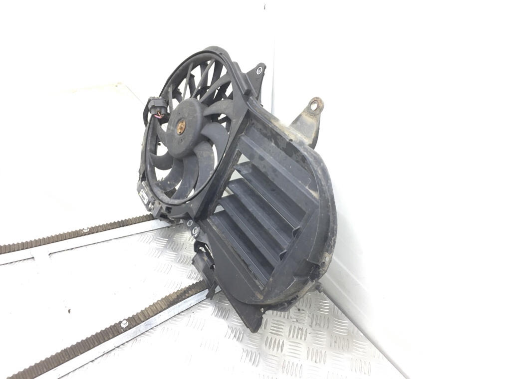 Вентилятор радиатора бу для Audi A4 B7 1.9 TDi, 2007 г. Вентилятор радиатора бу для Audi A4 B7 1.9 TDi, 2007 г.