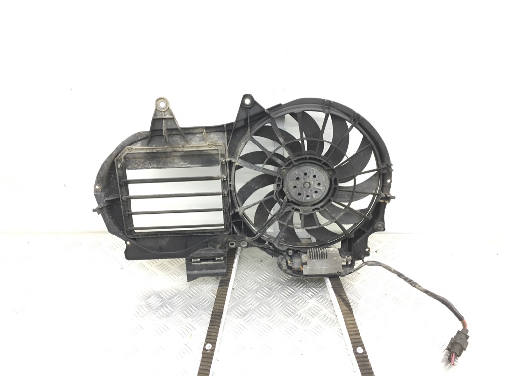 Вентилятор радиатора бу для Audi A4 B7 1.9 TDi, 2007 г. Вентилятор радиатора бу для Audi A4 B7 1.9 TDi, 2007 г.