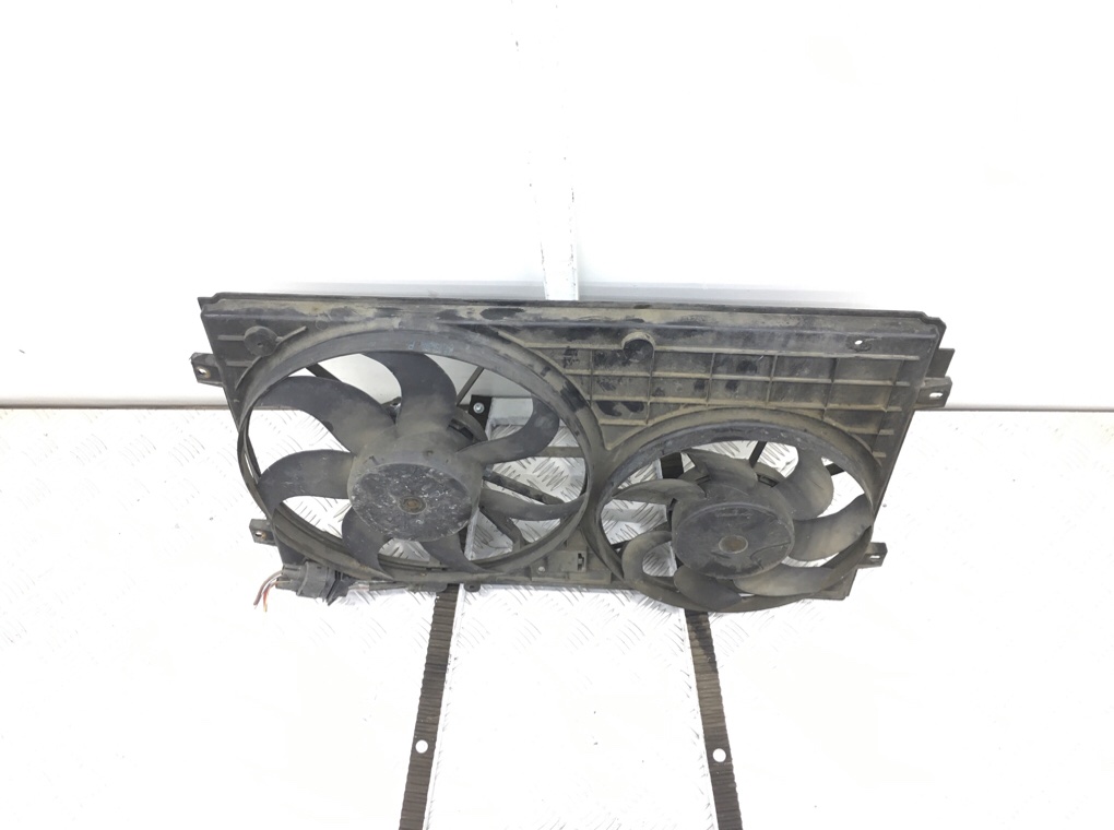 Вентилятор радиатора бу для Volkswagen Golf 5 1.9 TDi, 2006 г. Вентилятор радиатора бу для Volkswagen Golf 5 1.9 TDi, 2006 г.