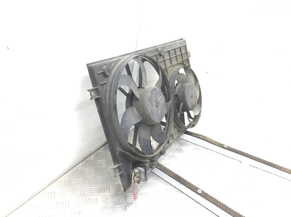 Вентилятор радиатора бу для Volkswagen Golf 5 1.9 TDi, 2006 г. Вентилятор радиатора бу для Volkswagen Golf 5 1.9 TDi, 2006 г.