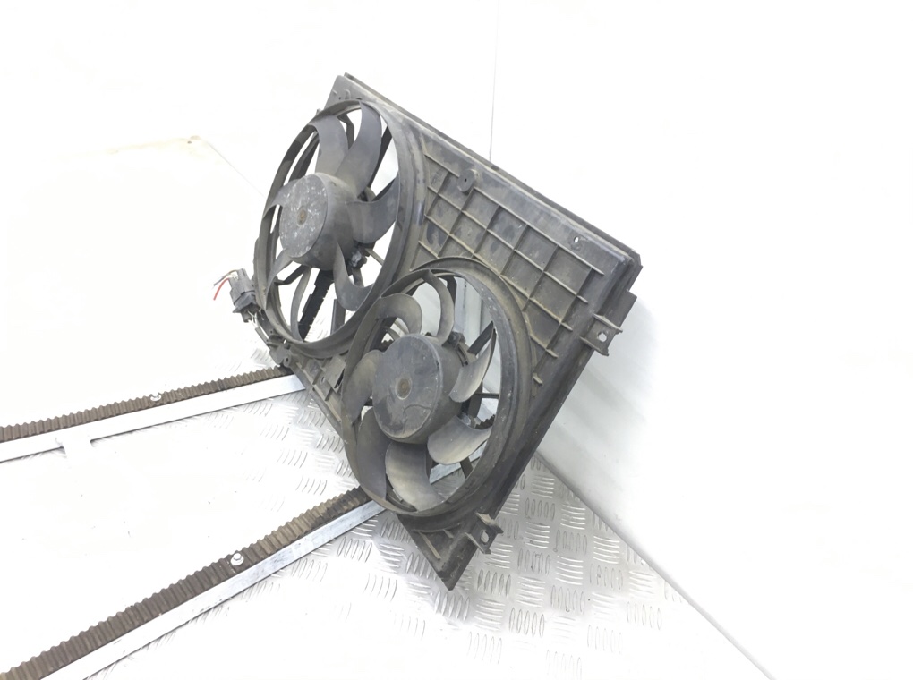 Вентилятор радиатора бу для Volkswagen Golf 5 1.9 TDi, 2006 г. Вентилятор радиатора бу для Volkswagen Golf 5 1.9 TDi, 2006 г.