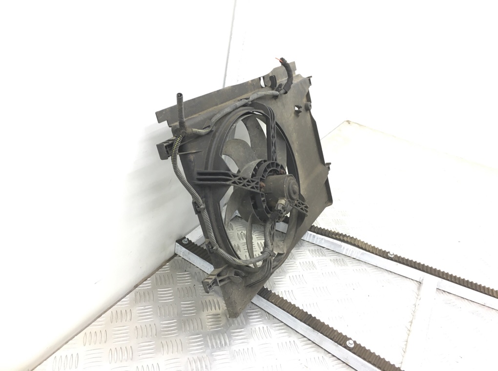 Вентилятор радиатора бу для Opel Corsa D 1.0 i,  2012 г.