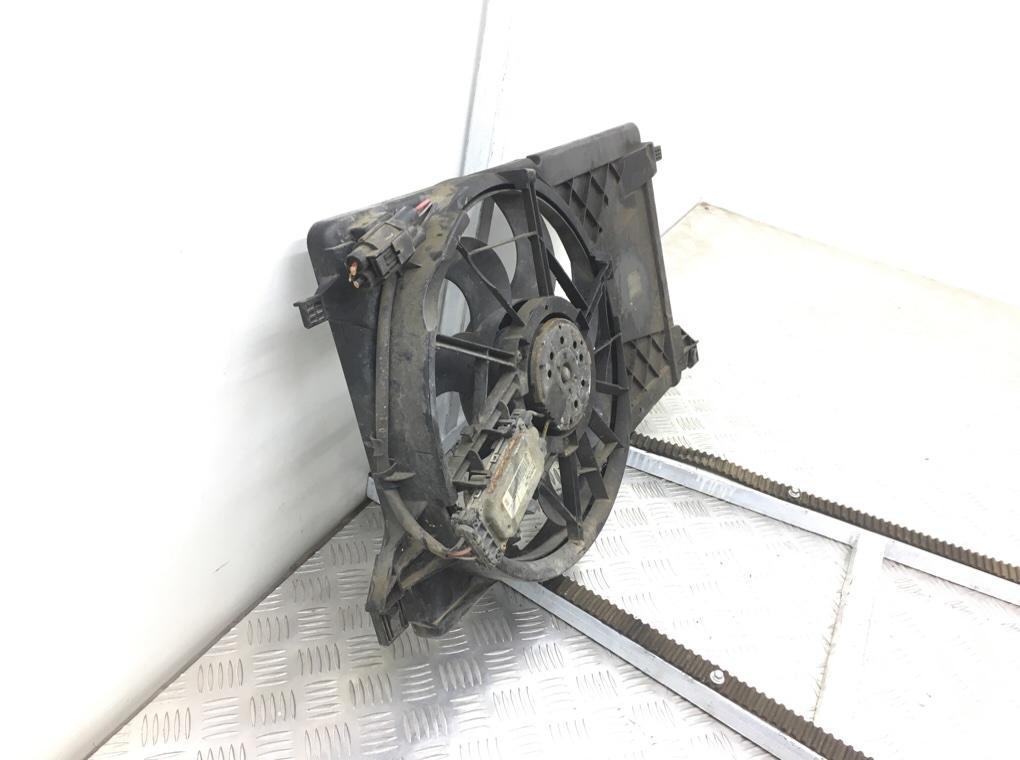 Вентилятор радиатора бу для Volvo V50  1.6 TD,  2008 г.