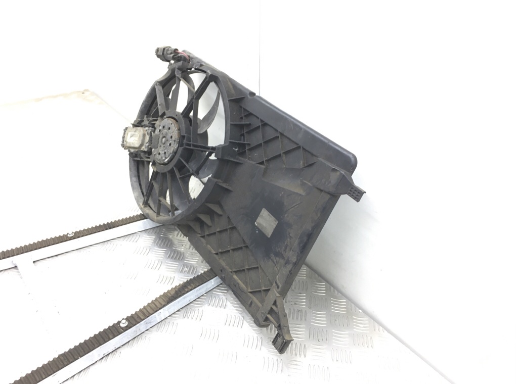 Вентилятор радиатора бу для Volvo V50  1.6 TD,  2008 г.