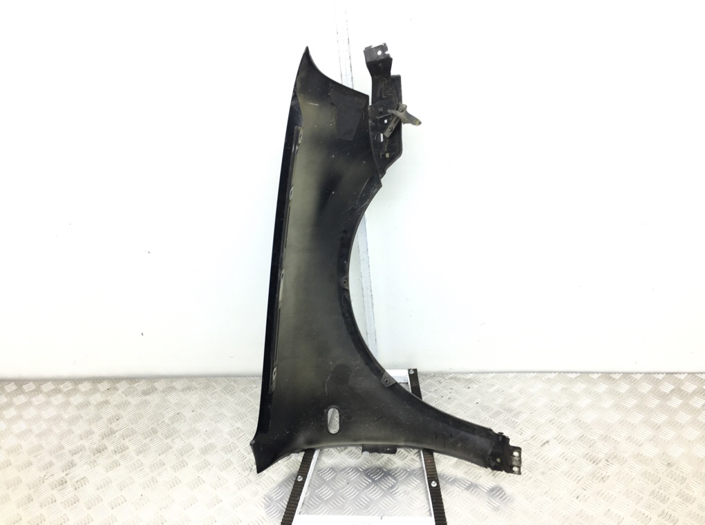 Крыло переднее левое бу для Volkswagen Passat B5 2.0 i,  2001 г.