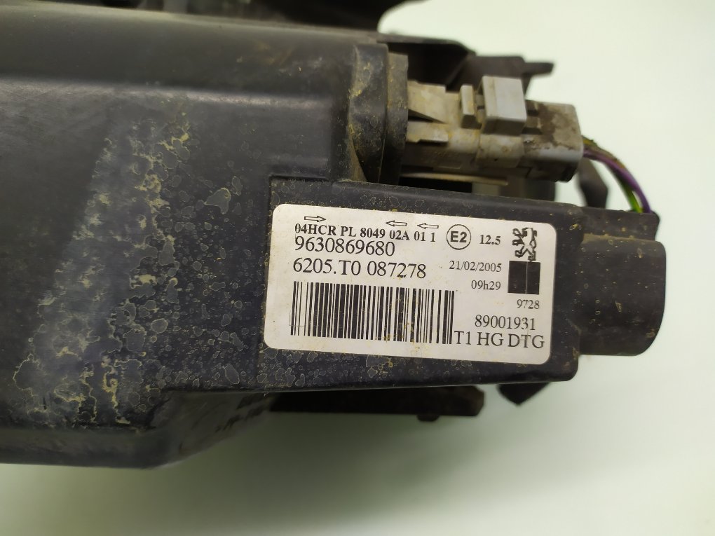 Фара правая бу для Peugeot 206 1 1.4 i, 2005 г. Фара правая бу для Peugeot 206 1 1.4 i, г.