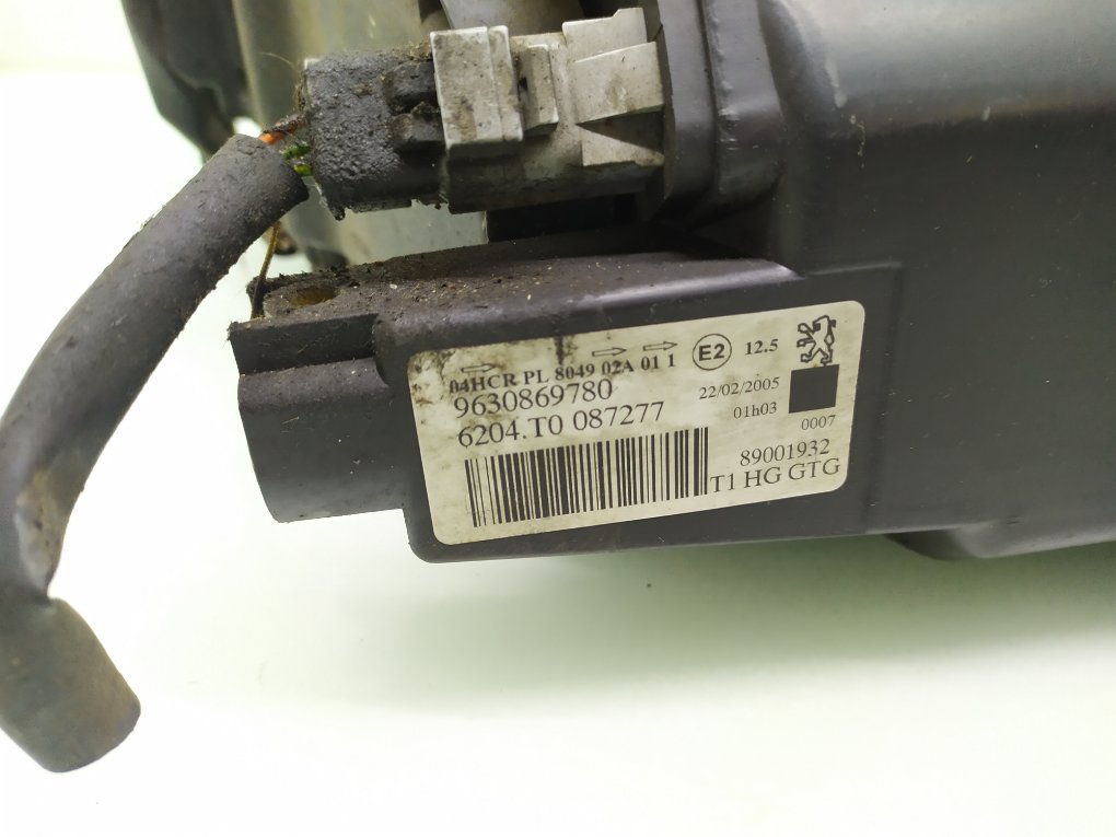 Фара левая бу для Peugeot 206 1 1.4 i, 2005 г. Фара левая бу для Peugeot 206 1 1.4 i, г.