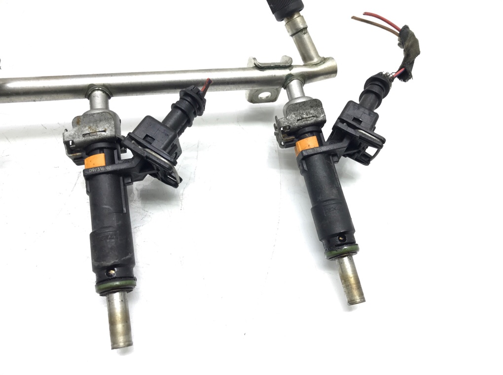 Топливная рампа бу для Opel Astra H 1.8 i, 2009 г. Топливная рампа бу для Opel Astra H 1.8 i, 2009 г.