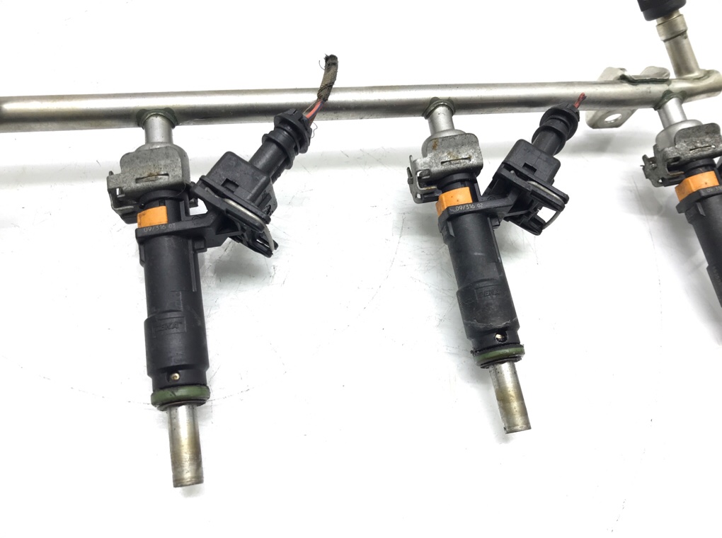 Топливная рампа бу для Opel Astra H 1.8 i, 2009 г. Топливная рампа бу для Opel Astra H 1.8 i, 2009 г.