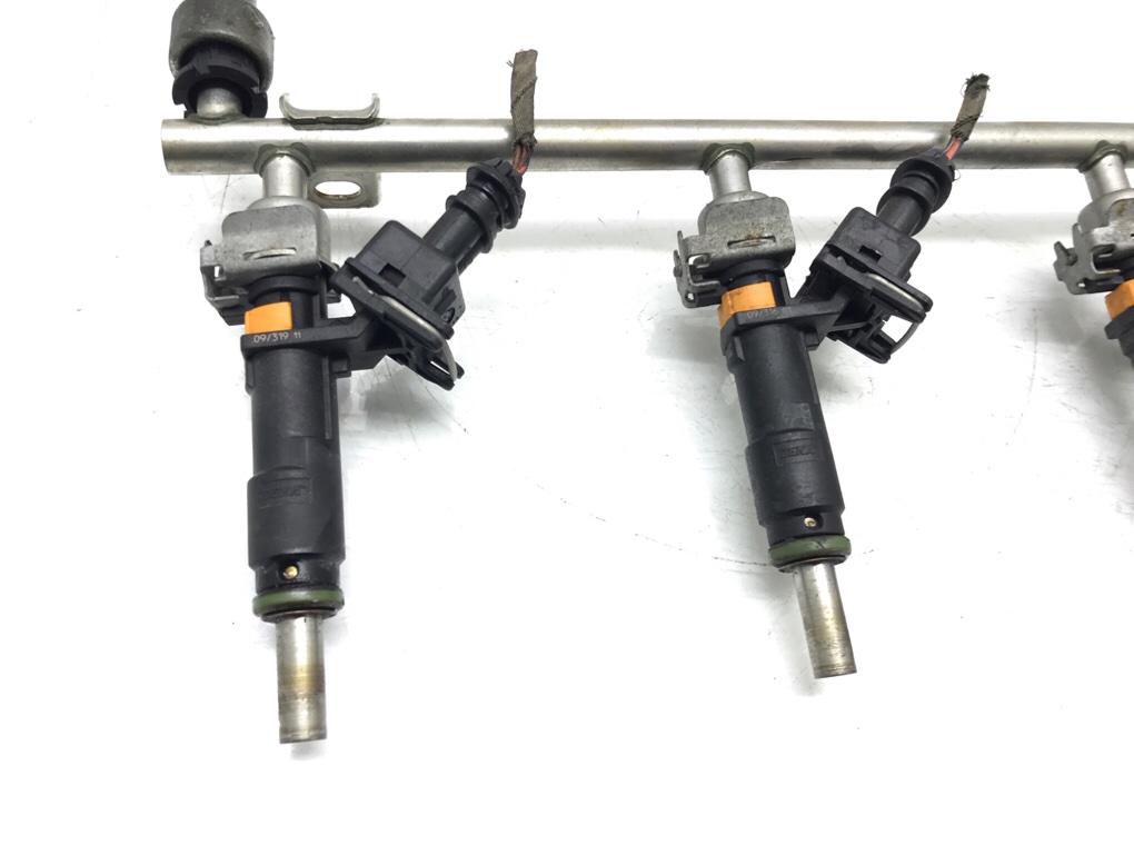 Топливная рампа бу для Opel Astra H 1.8 i, 2009 г. Топливная рампа бу для Opel Astra H 1.8 i, 2009 г.