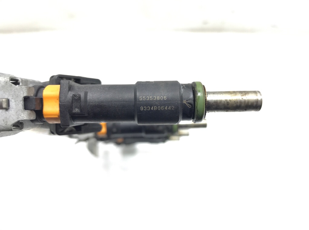 Топливная рампа бу для Opel Astra H 1.8 i, 2009 г. Топливная рампа бу для Opel Astra H 1.8 i, 2009 г.