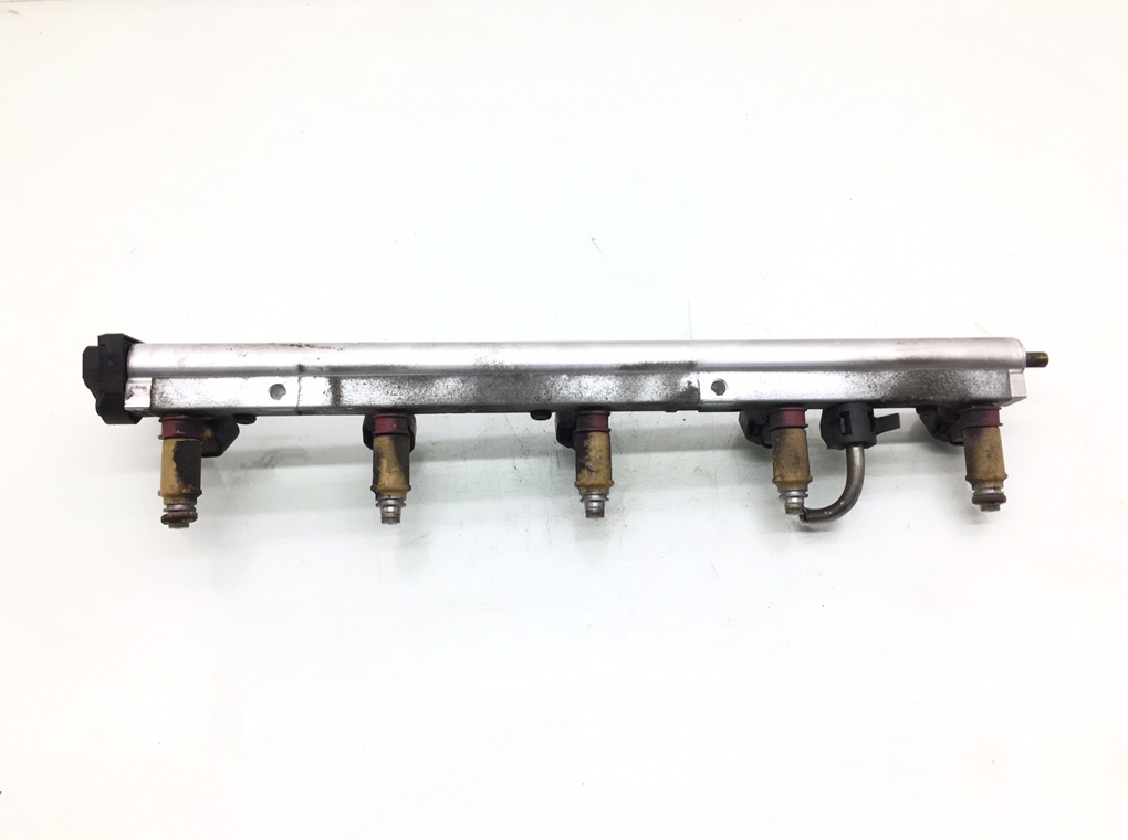 Топливная рампа бу для Volvo V50  2.4 i,  2005 г.