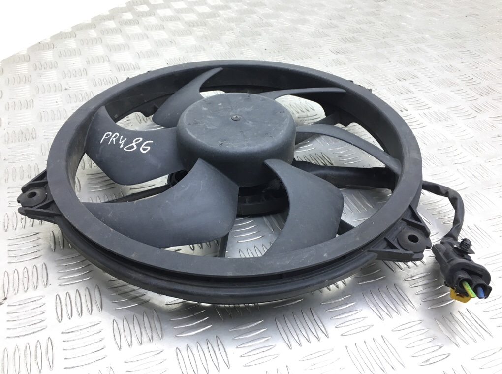 Вентилятор радиатора бу для Citroen Berlingo 2 1.6 HDI, 2009 г. Вентилятор радиатора бу для Citroen Berlingo 2 1.6 HDI, 2009 г.