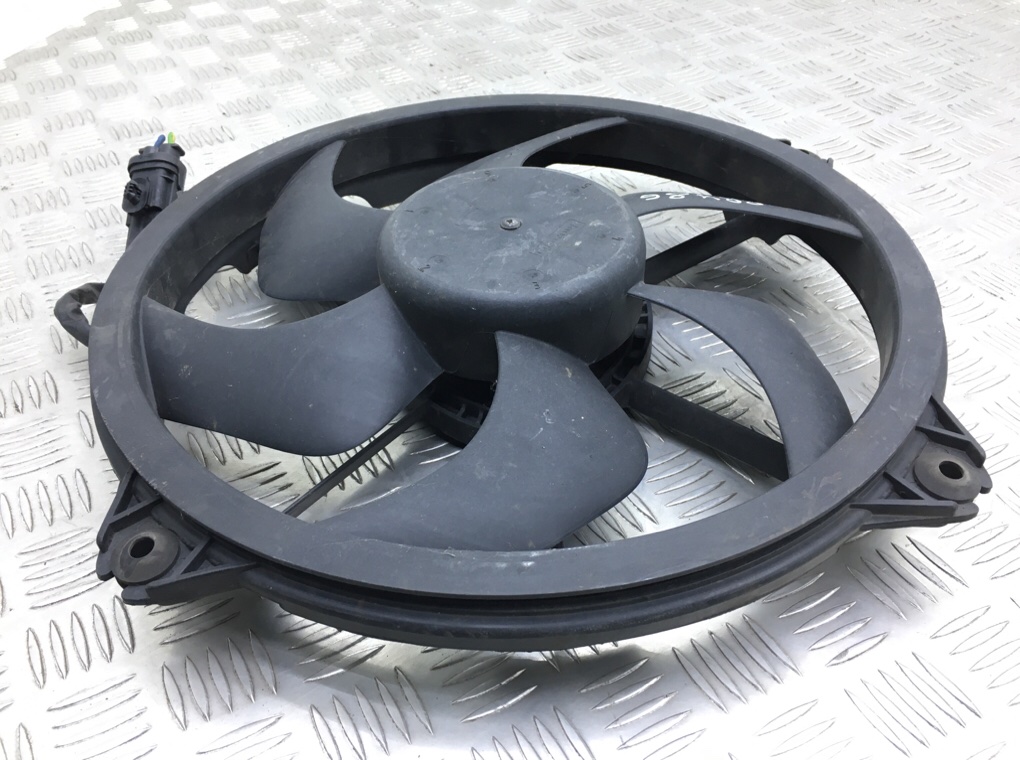 Вентилятор радиатора бу для Citroen Berlingo 2 1.6 HDI, 2009 г. Вентилятор радиатора бу для Citroen Berlingo 2 1.6 HDI, 2009 г.