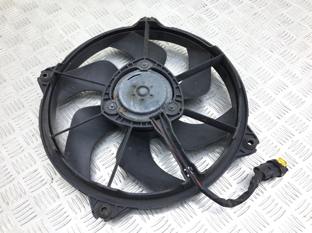 Вентилятор радиатора бу для Citroen Berlingo 2 1.6 HDI, 2009 г. Вентилятор радиатора бу для Citroen Berlingo 2 1.6 HDI, 2009 г.
