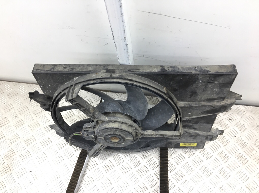 Вентилятор радиатора бу для Ford Fiesta 5 1.3 i, 2005 г. Вентилятор радиатора бу для Ford Fiesta 5 1.3 i, 2005 г.