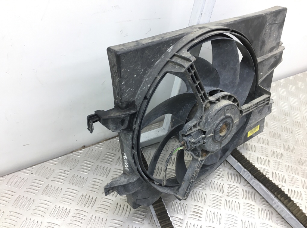 Вентилятор радиатора бу для Ford Fiesta 5 1.3 i, 2005 г. Вентилятор радиатора бу для Ford Fiesta 5 1.3 i, 2005 г.