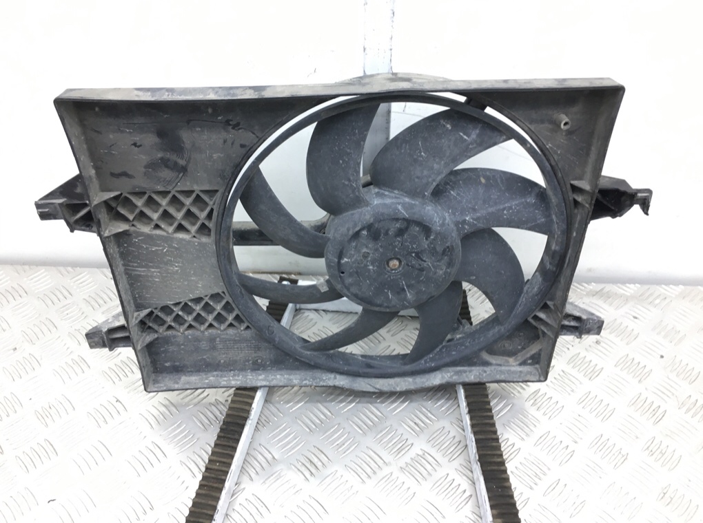 Вентилятор радиатора бу для Ford Fiesta 5 1.3 i, 2005 г. Вентилятор радиатора бу для Ford Fiesta 5 1.3 i, 2005 г.