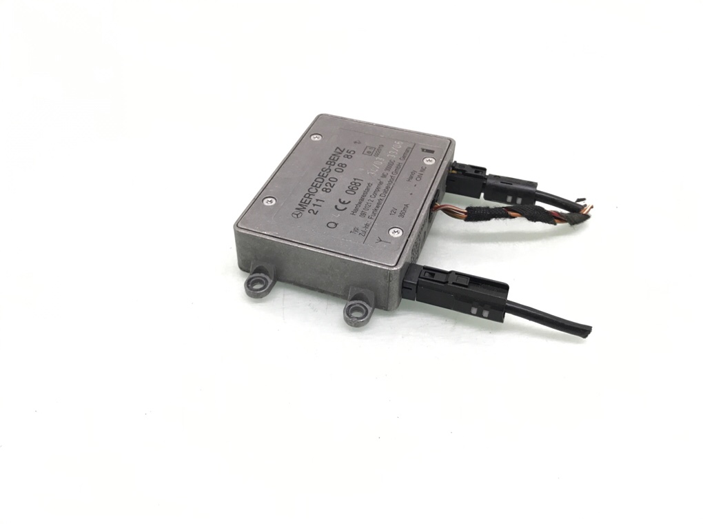 Усилитель антенны бу для Mercedes R W251 3.0 CDI, 2006 г. Усилитель антенны бу для Mercedes R W251 3.0 CDI, 2006 г.