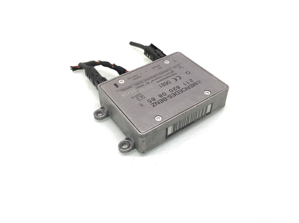 Усилитель антенны бу для Mercedes R W251 3.0 CDI, 2006 г. Усилитель антенны бу для Mercedes R W251 3.0 CDI, 2006 г.