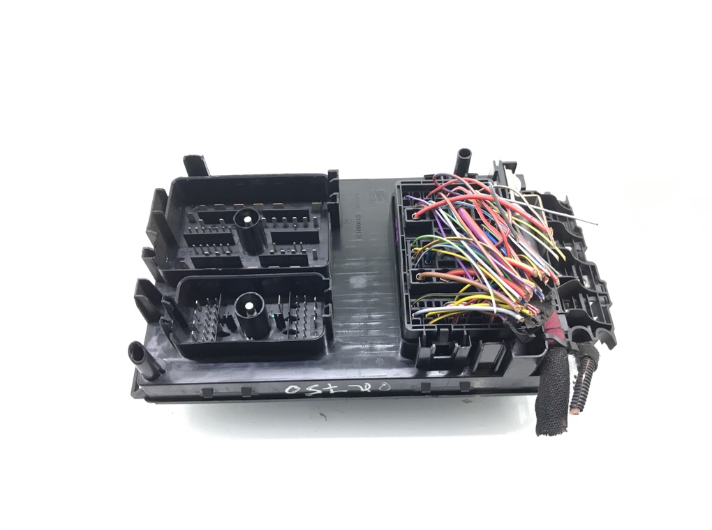 Блок предохранителей бу для Opel Astra J 1.7 CDTi, 2013 г. Блок предохранителей бу для Opel Astra J 1.7 CDTi, 2013 г.