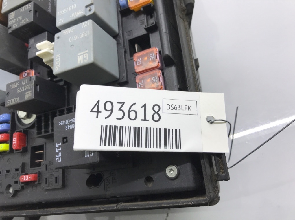 Блок предохранителей бу для Opel Astra J 1.7 CDTi, 2013 г. Блок предохранителей бу для Opel Astra J 1.7 CDTi, 2013 г.