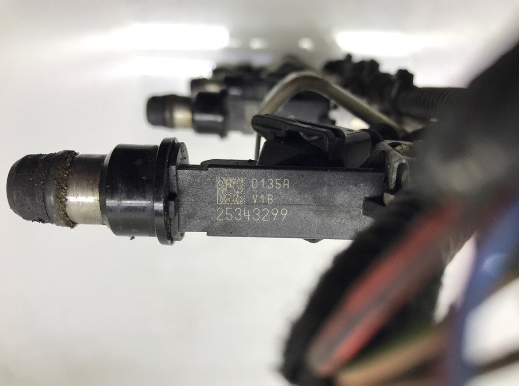 Топливная рампа бу для Opel Astra H 1.6 i, 2006 г. Топливная рампа бу для Opel Astra H 1.6 i, 2006 г.