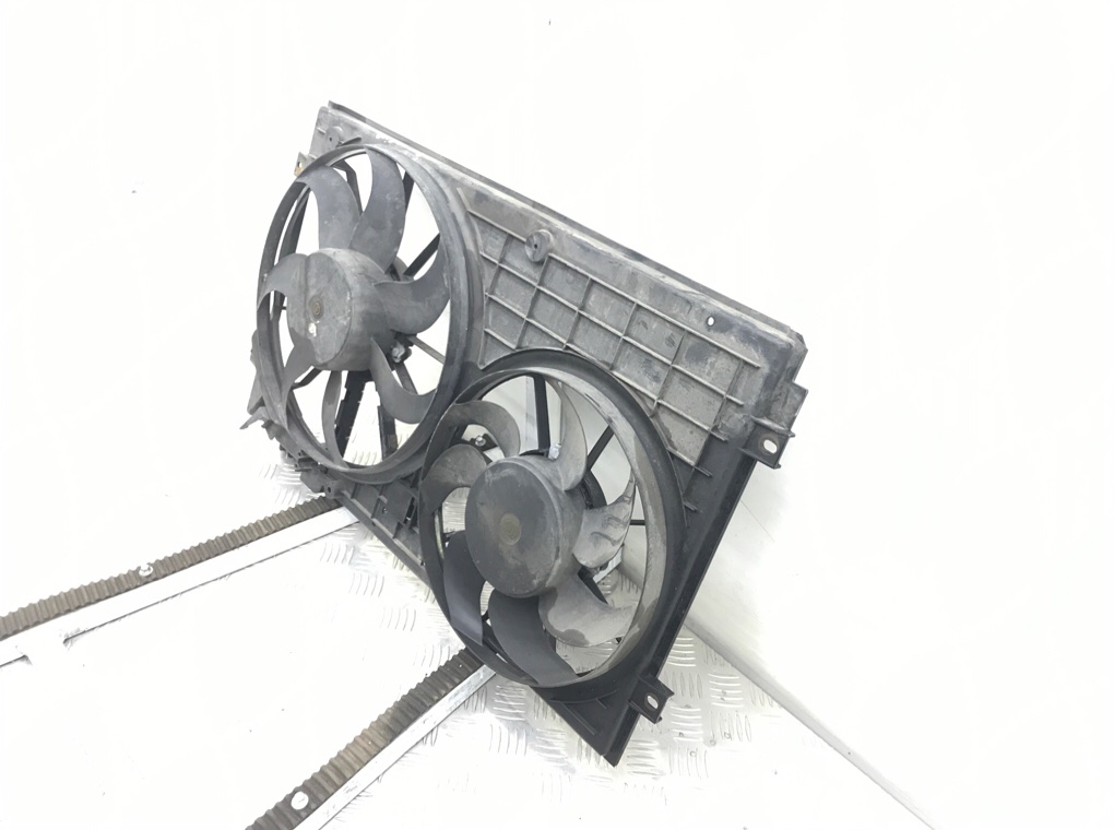 Вентилятор радиатора бу для Volkswagen Golf 5 1.9 TDi, 2005 г. Вентилятор радиатора бу для Volkswagen Golf 5 1.9 TDi, 2005 г.