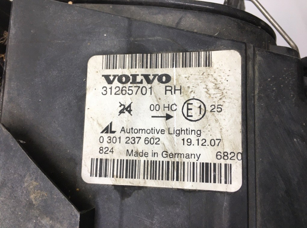 Фара правая бу для Volvo V50 1 2.0 TD,  2007 г.
