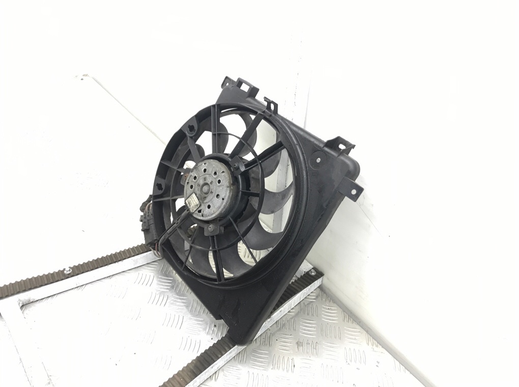 Вентилятор радиатора бу для Opel Zafira B 1.9 CDTi,  2010 г.