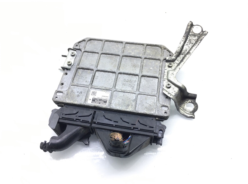 Блок управления двигателем бу для Toyota Yaris XP9 1.3 i, 2006 г. Блок управления двигателем бу для Toyota Yaris XP9 1.3 i, 2006 г.