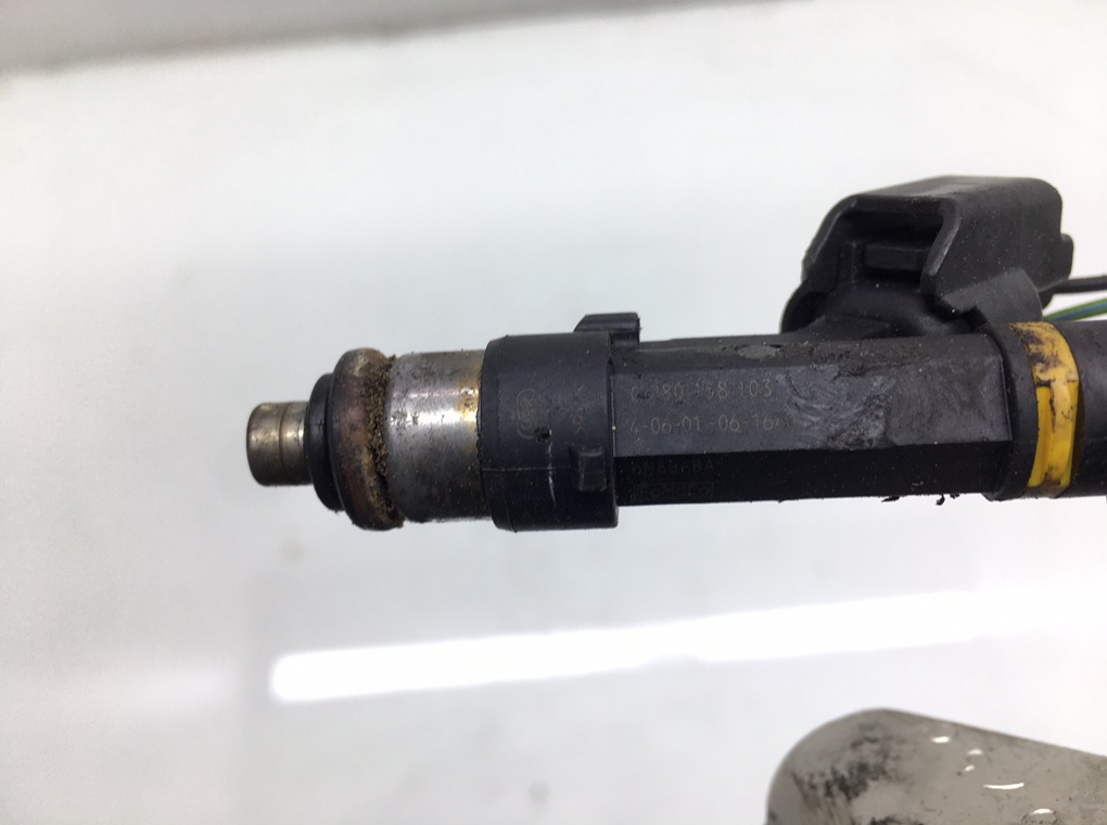 Топливная рампа бу для Mazda 6  1 1.8 i,   г.