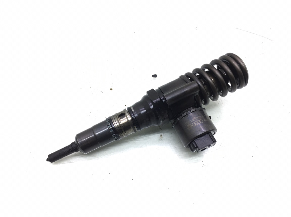 Форсунка бу для Audi A4 B7 2.0 TDi,   г.