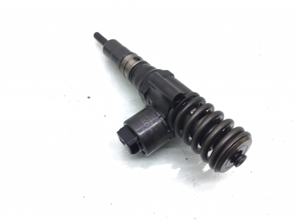 Форсунка бу для Audi A4 B7 2.0 TDi,   г.